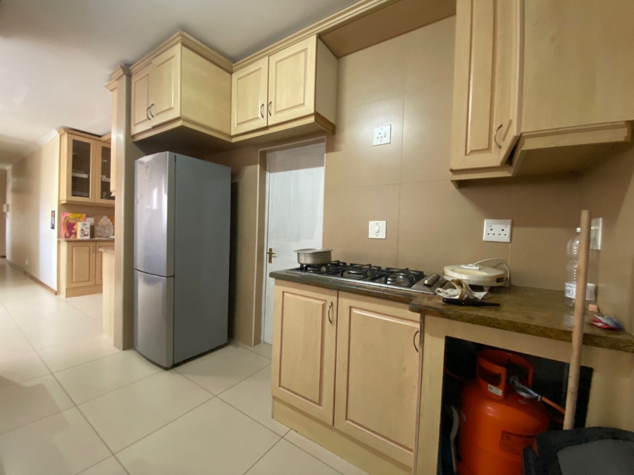 To Let 4 Bedroom Property for Rent in Lansdowne Western Cape